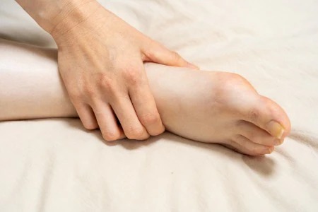 足裏の痛みが発症するメカニズム